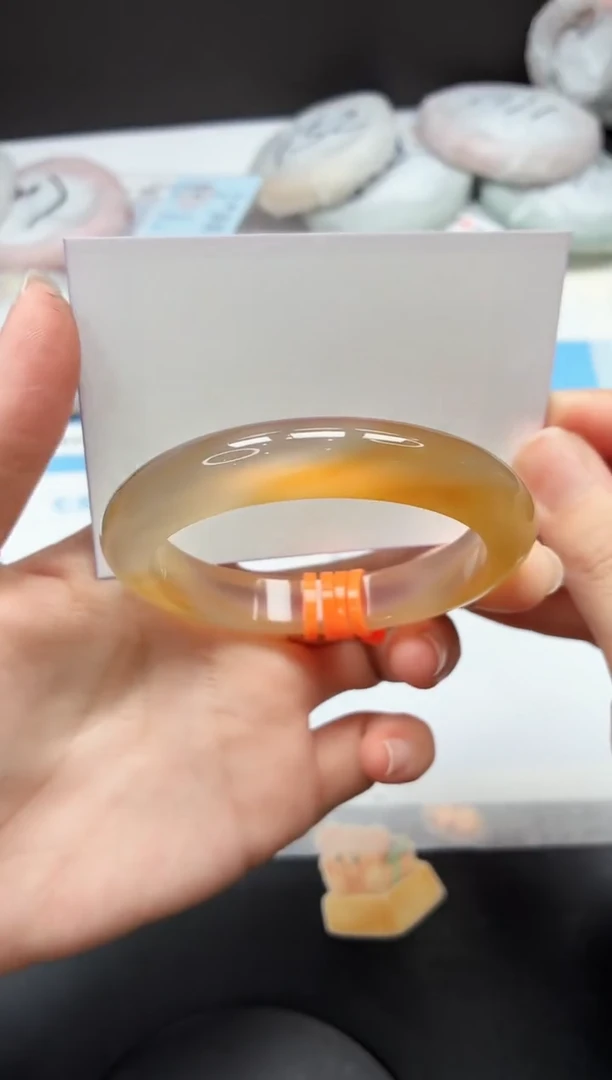 未镶嵌手镯石英质玉70/香槟55.8