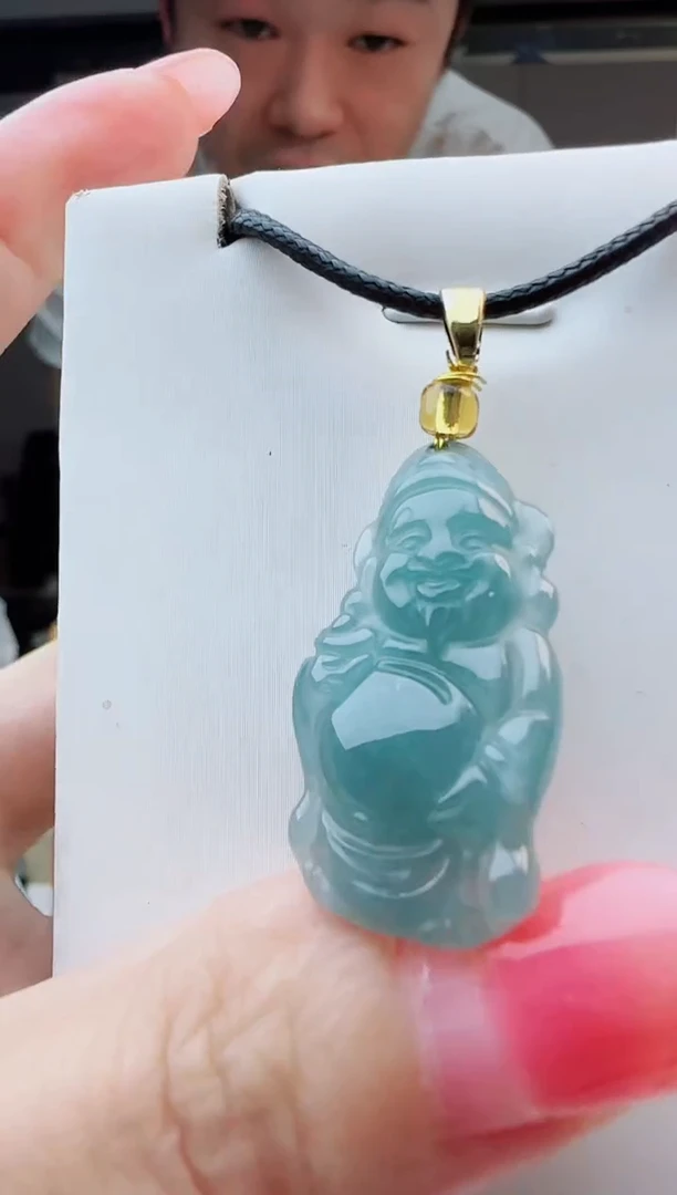 翡翠未镶嵌颈饰多样性发货其中一件