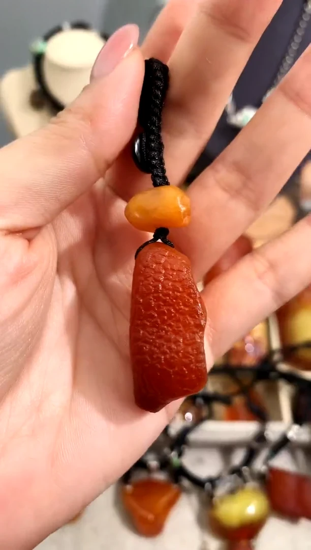 未镶嵌琥珀裸石似玉