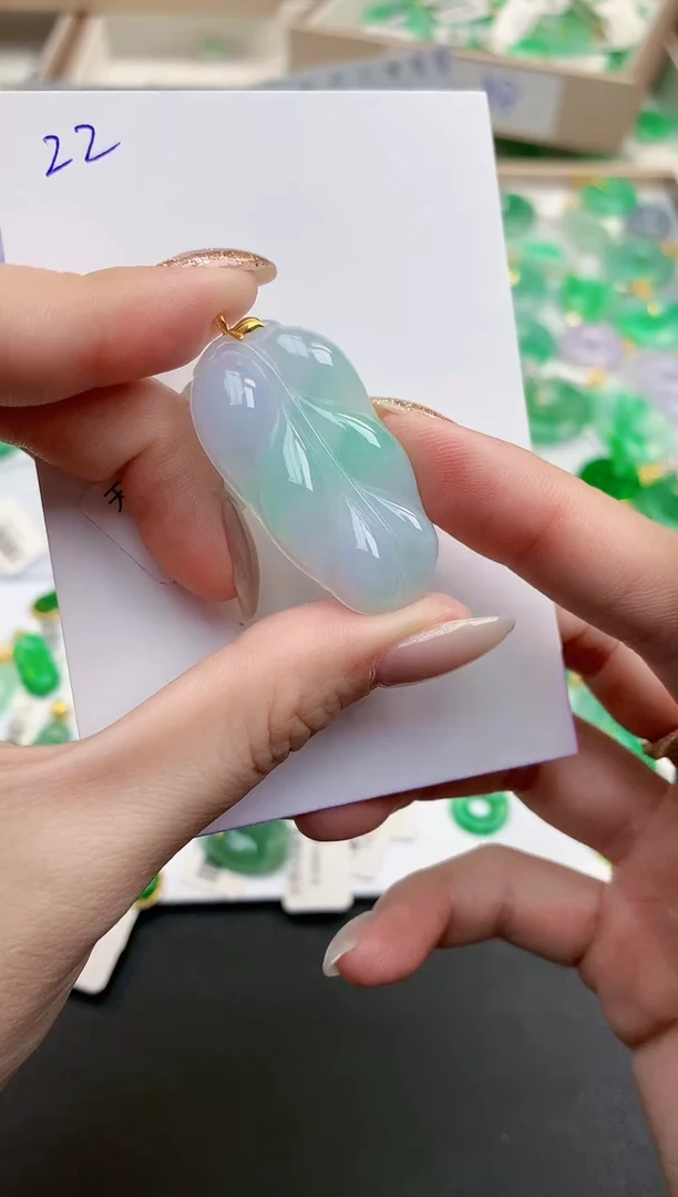 颈饰18K金镶嵌翡翠天然缅甸A货翡翠