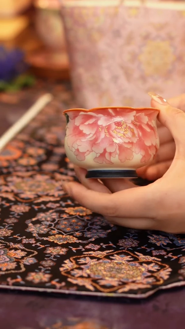 岩矿白牡丹花口杯·····