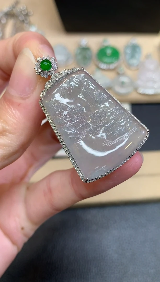 【闪购商品】翡翠颈饰18K金镶嵌无事牌【无服务费】