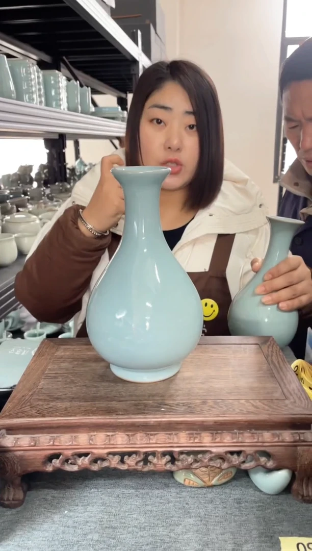 【闪购商品】其他微瑕天青中号玉壶春。。。