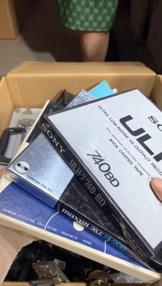 8新?***?702中古商品，瑕疵品，不保好坏。