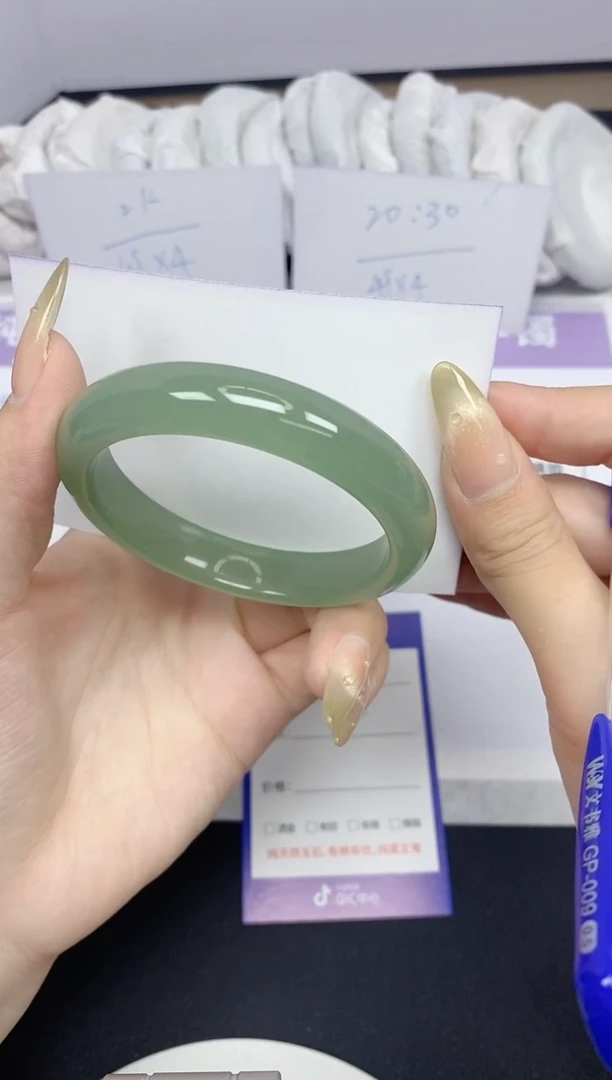 石英质玉手镯未镶嵌101-56圈口