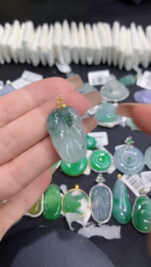 吊坠(不含链)18K金镶嵌翡翠111