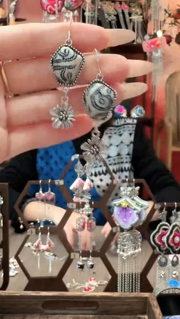 织绣云织谣民族风精美饰品27