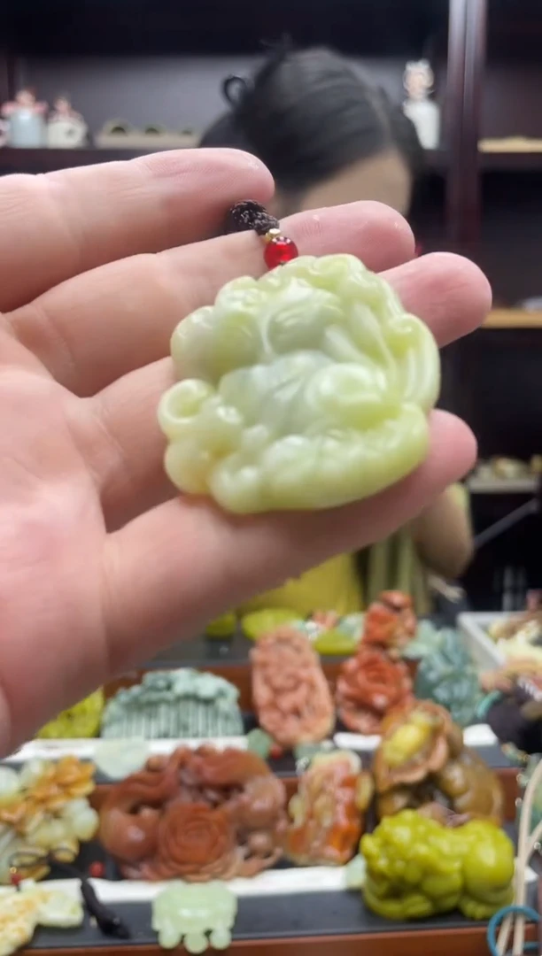 岫玉未镶嵌吊坠·