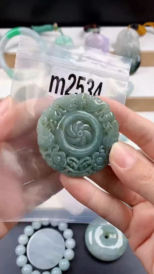 颈饰未镶嵌翡翠天然翡翠吊坠挂件