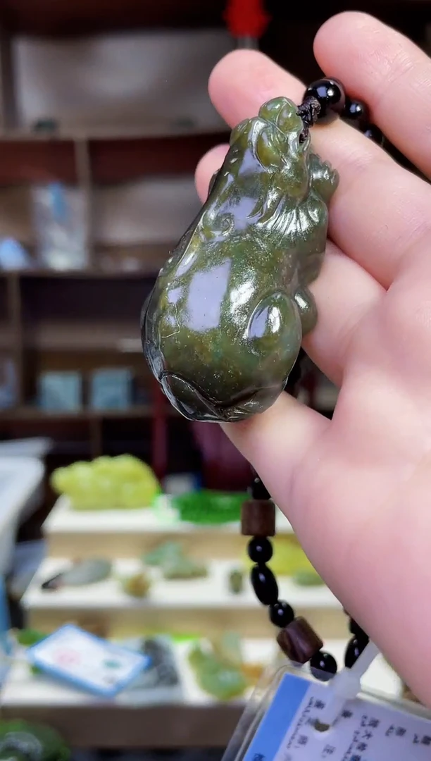 和田玉未镶嵌颈饰1