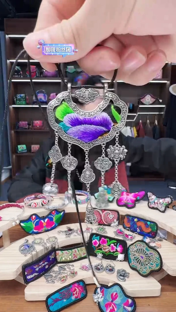 织绣28蒙阿苏苗绣传承店