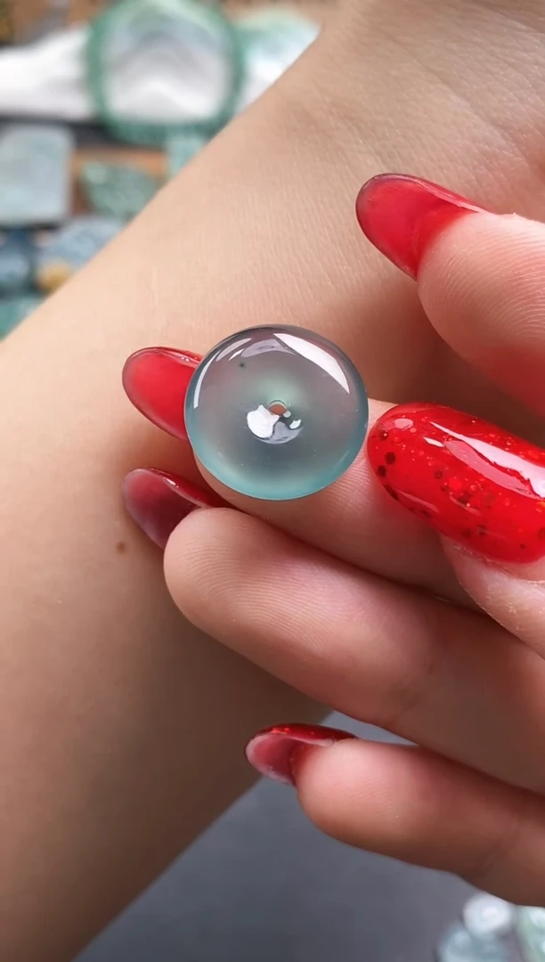 颈饰未镶嵌翡翠平安扣