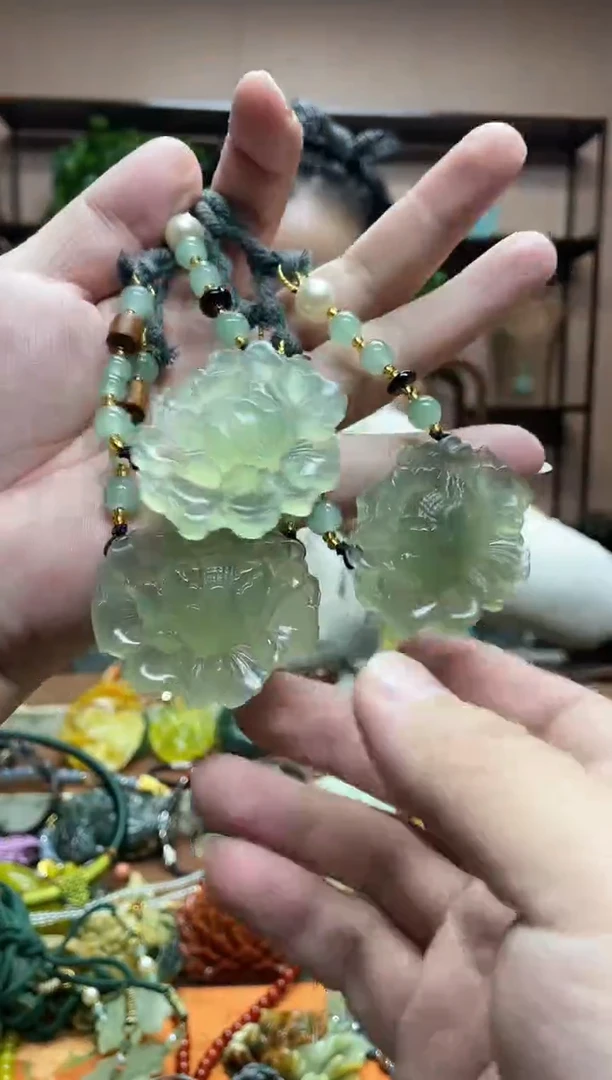 未镶嵌岫玉吊坠多样性发货发其中之一