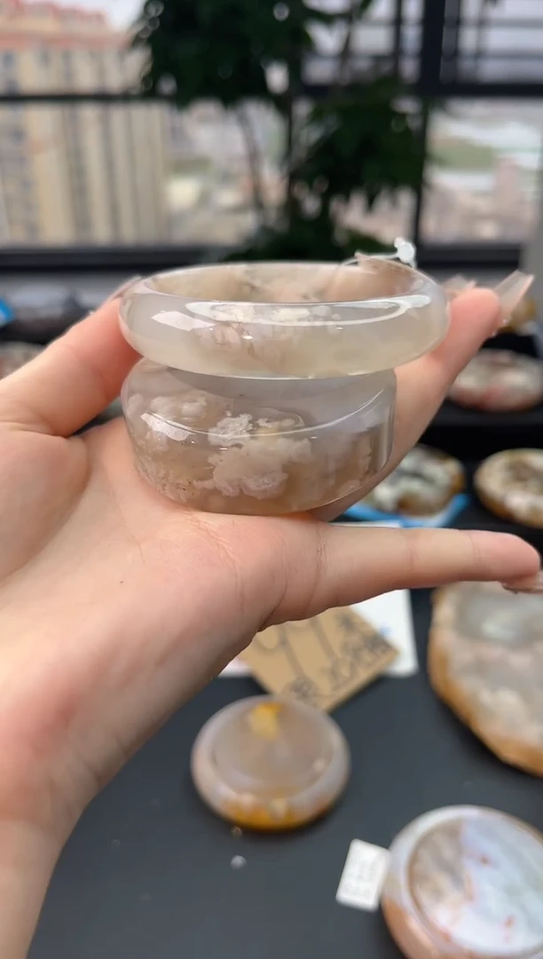 【闪购商品】石英质玉手镯未镶嵌赠送镯心（58圈口）无证书