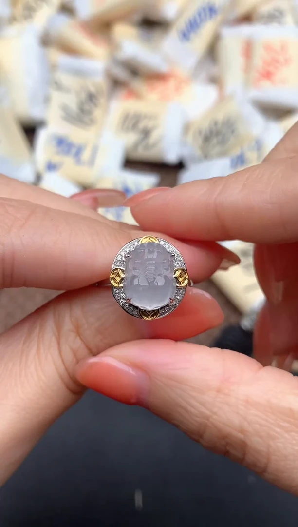 18K金镶嵌挂件翡翠1