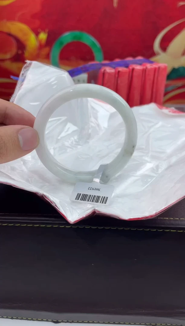 【闪购商品】翡翠手镯未镶嵌24翡翠手镯（微瑕）
