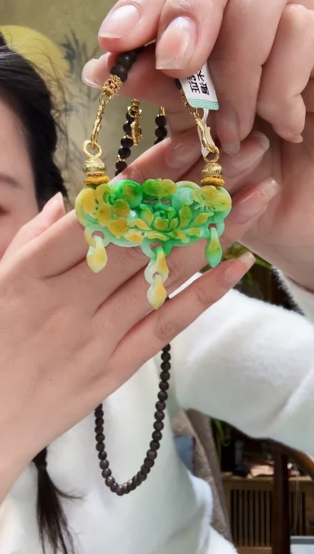 颈饰未镶嵌翡翠吊坠