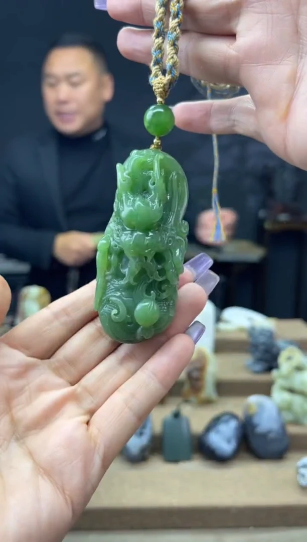 颈饰未镶嵌和田玉1