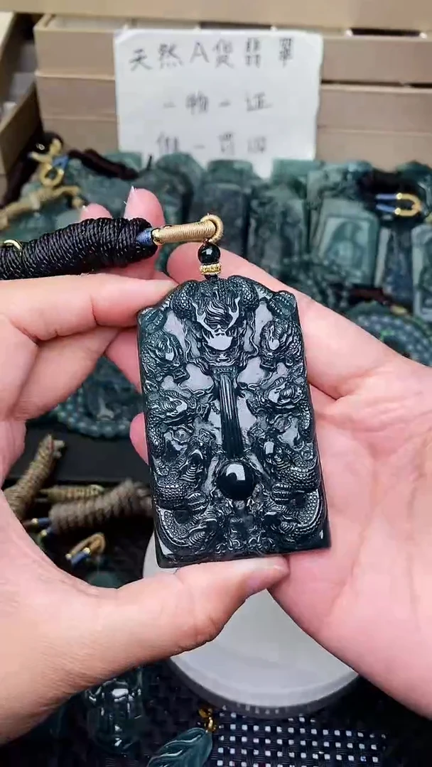 颈饰未镶嵌翡翠