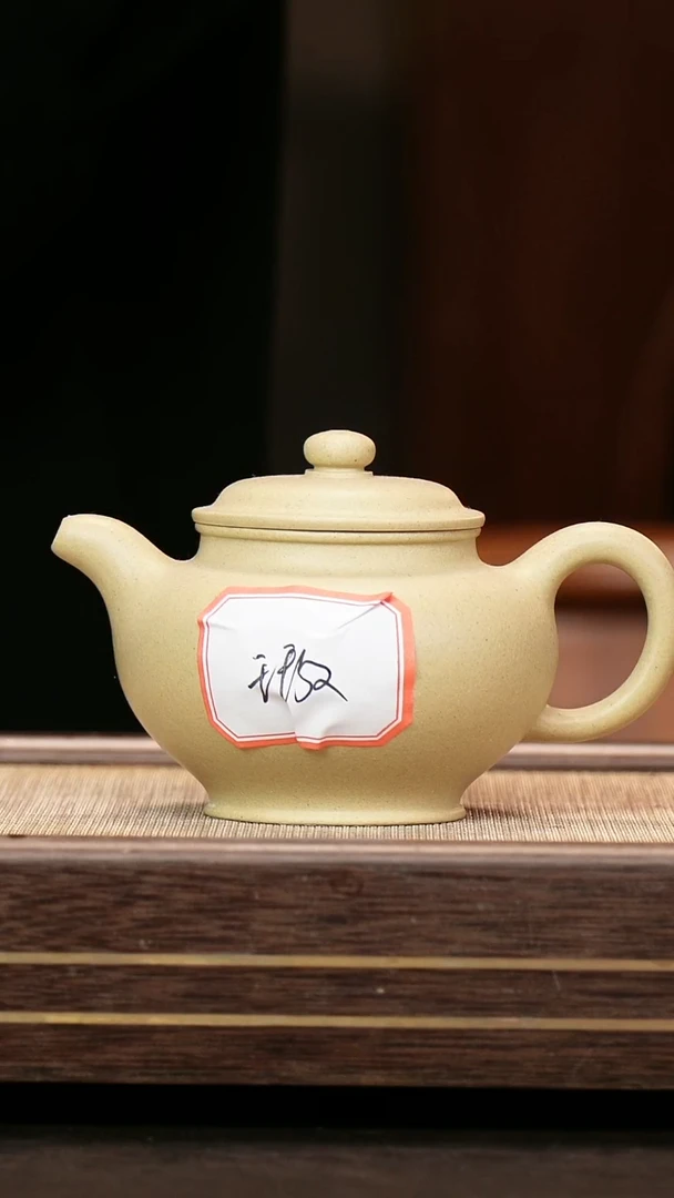 茶壶紫砂足*微瑕本山绿泥  掇只壶
