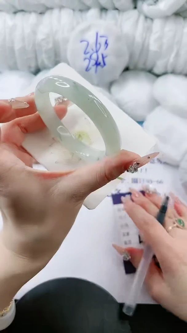 【闪购商品】石英质玉手镯未镶嵌多样性发货L690