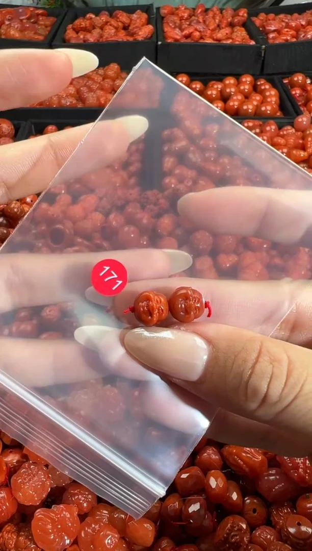 颈饰未镶嵌南红玛瑙1