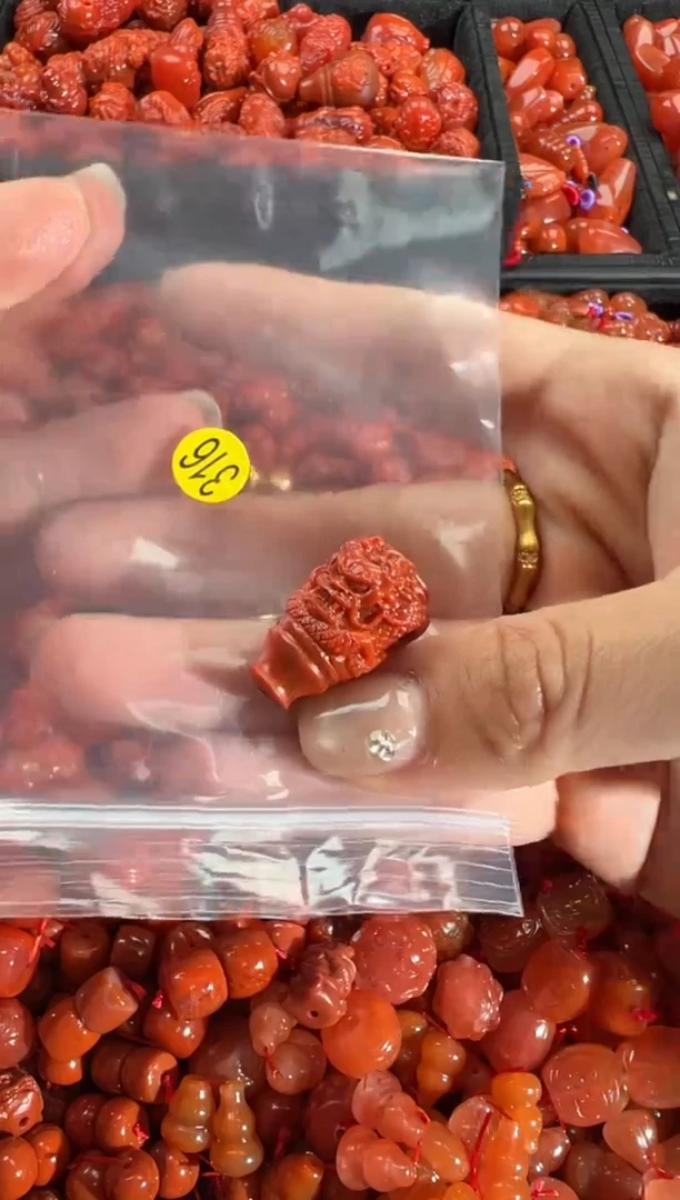 【闪购商品】南红玛瑙颈饰未镶嵌1