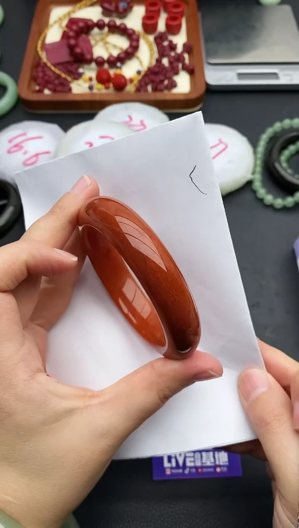 未镶嵌手镯石英质玉110+56.5