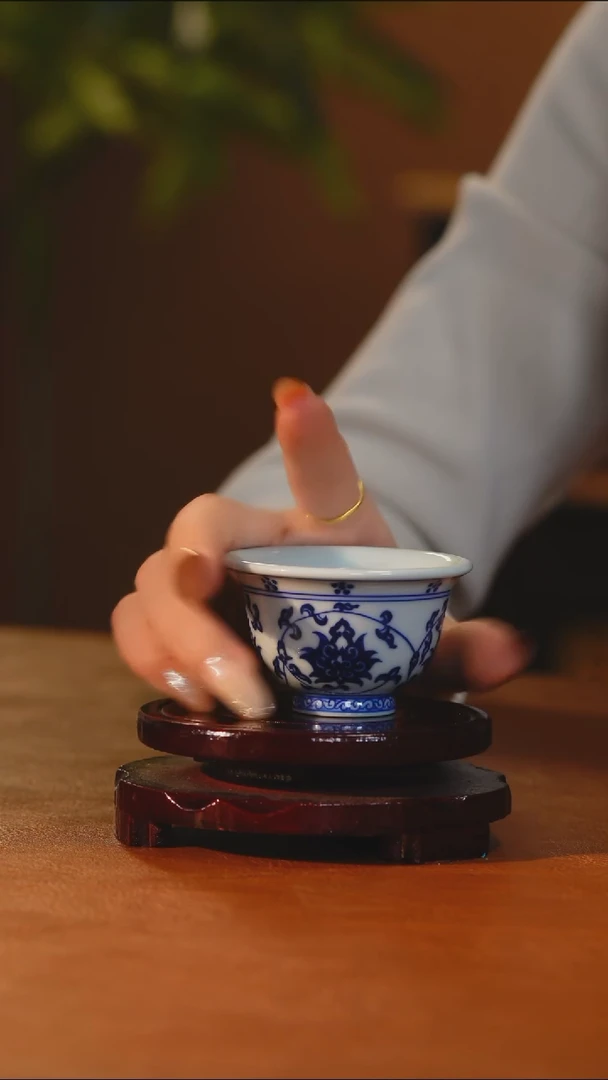 青花缠枝莲迷你小压手