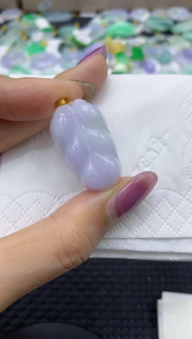 颈饰18K金镶嵌翡翠天然缅甸翡翠A货