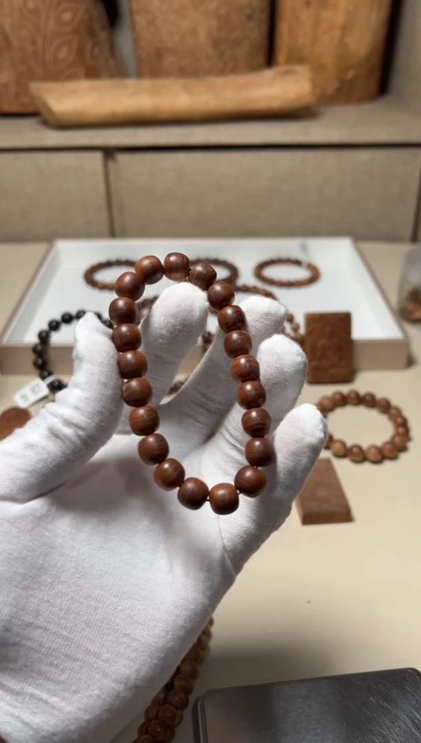 檀香木手串/手链沉水级横纹黑肉9.5x10 带黑点