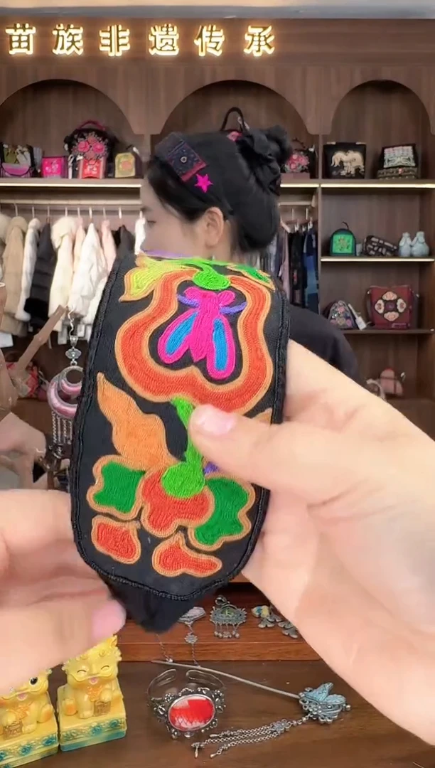 【闪购商品】织绣扶光苗绣传承L11