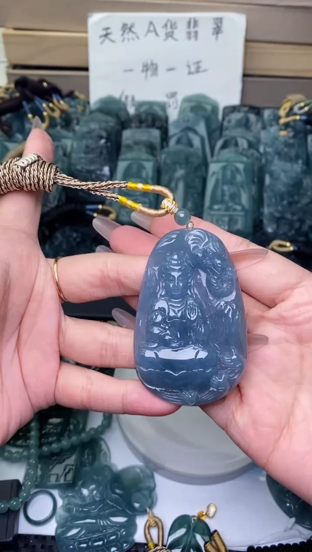颈饰未镶嵌翡翠