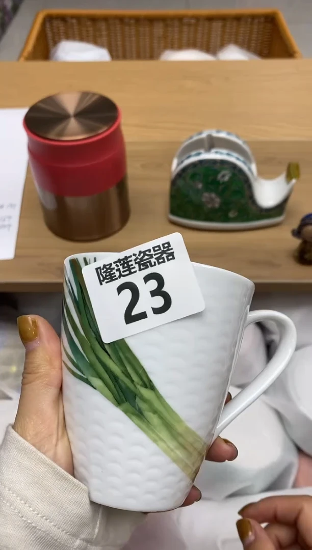 瓷片T***0隆莲瓷器欢迎大家