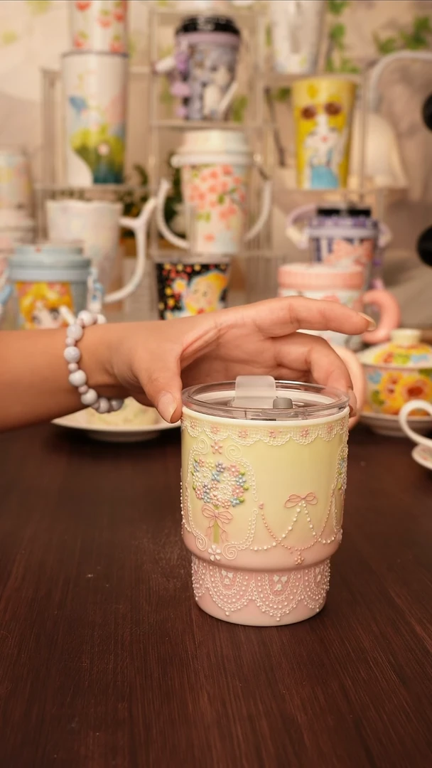 陶景德镇手绘的杯子