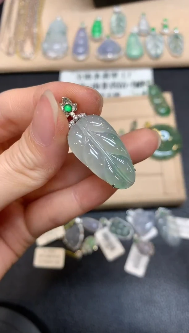 【闪购商品】翡翠颈饰18K金镶嵌树叶【无服务费