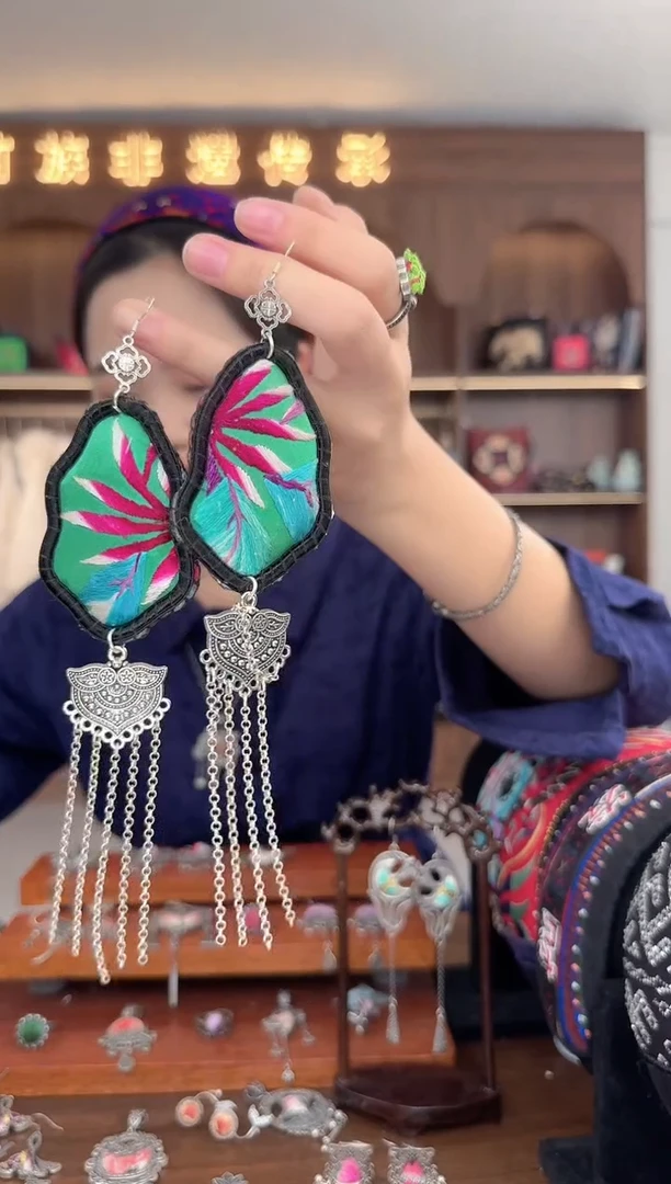 【闪购商品】织绣扶光苗绣传承82