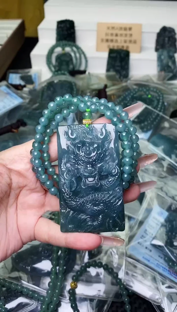 颈饰未镶嵌翡翠