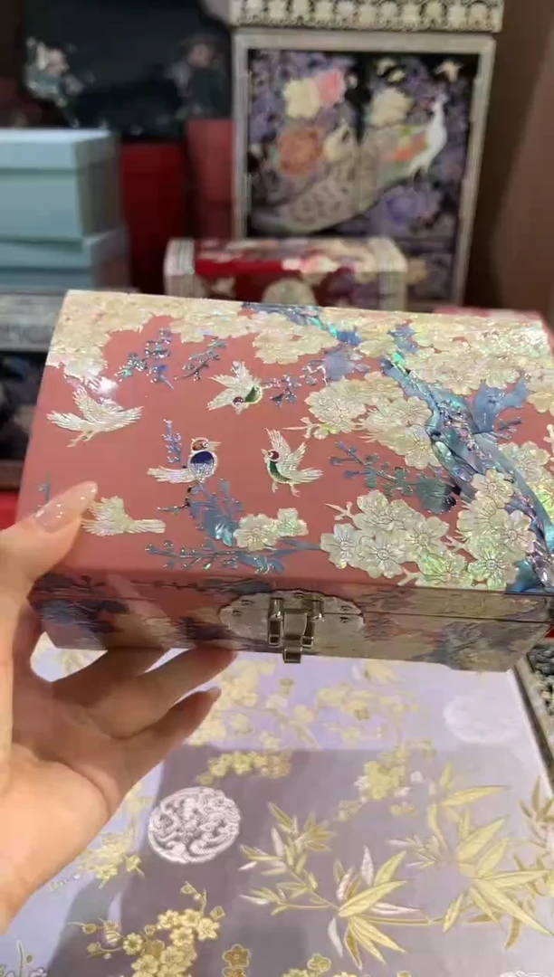 微瑕.鱼锁绒布底·弘贝雅螺钿漆器文化馆