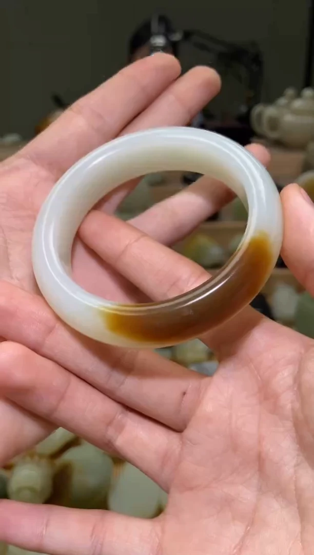 未镶嵌手镯和田玉新疆和田玉且末料手镯 圈口56