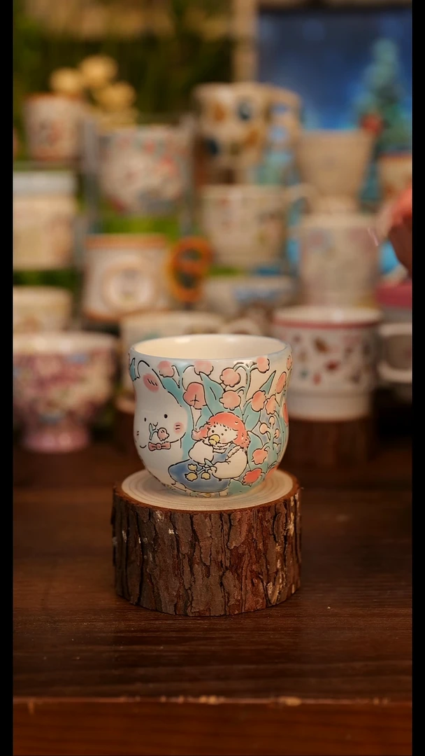 阿满手绘手握杯子