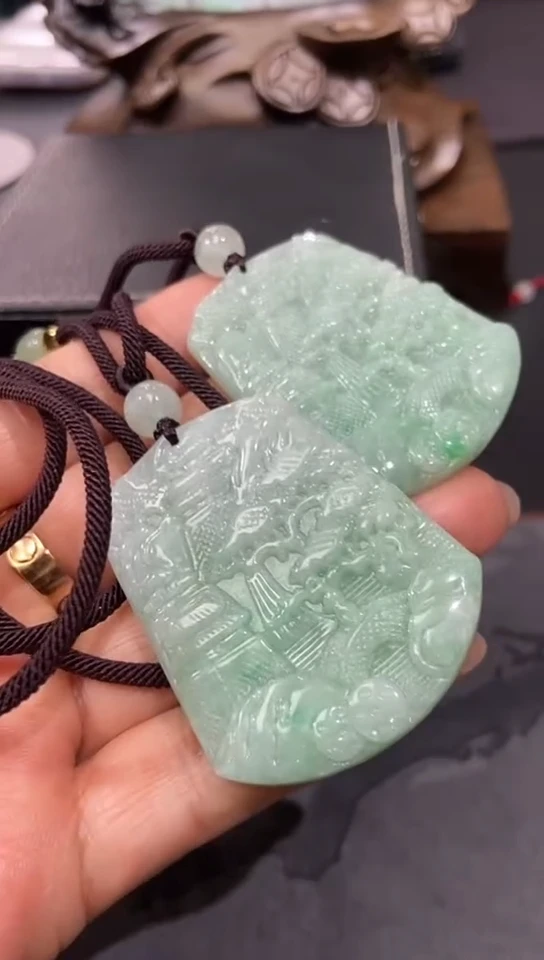 【闪购商品】翡翠未镶嵌颈饰挂件