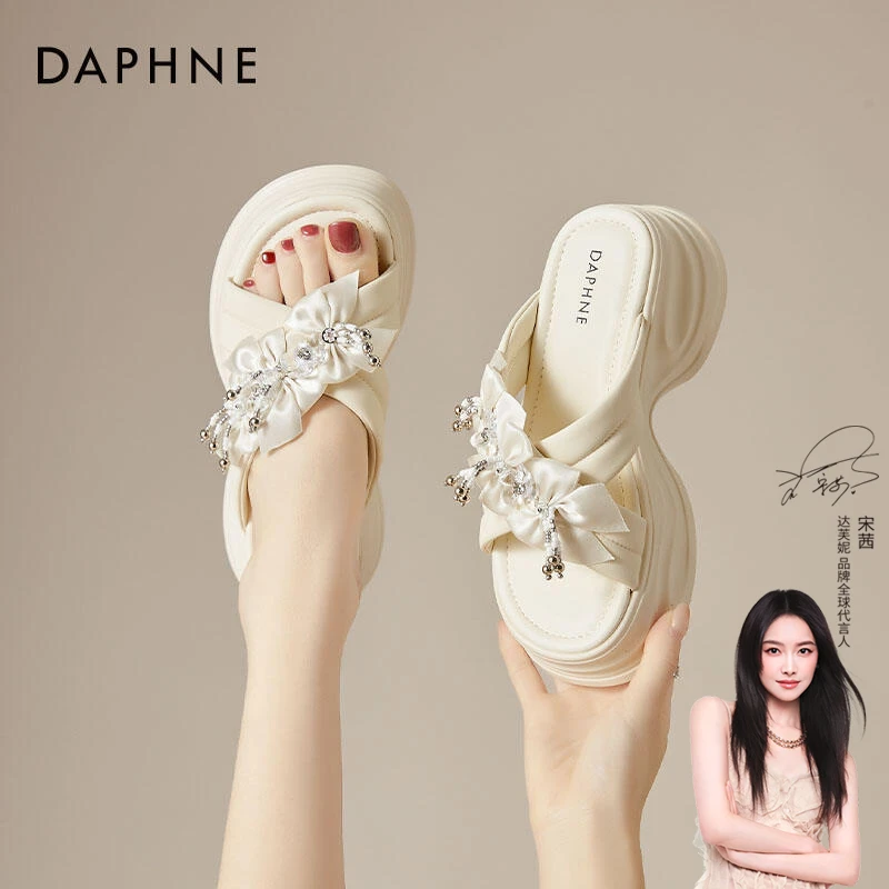 达芙妮拖鞋女款2025新款夏外穿绝美仙女风凉拖鞋踩屎感厚底一字拖