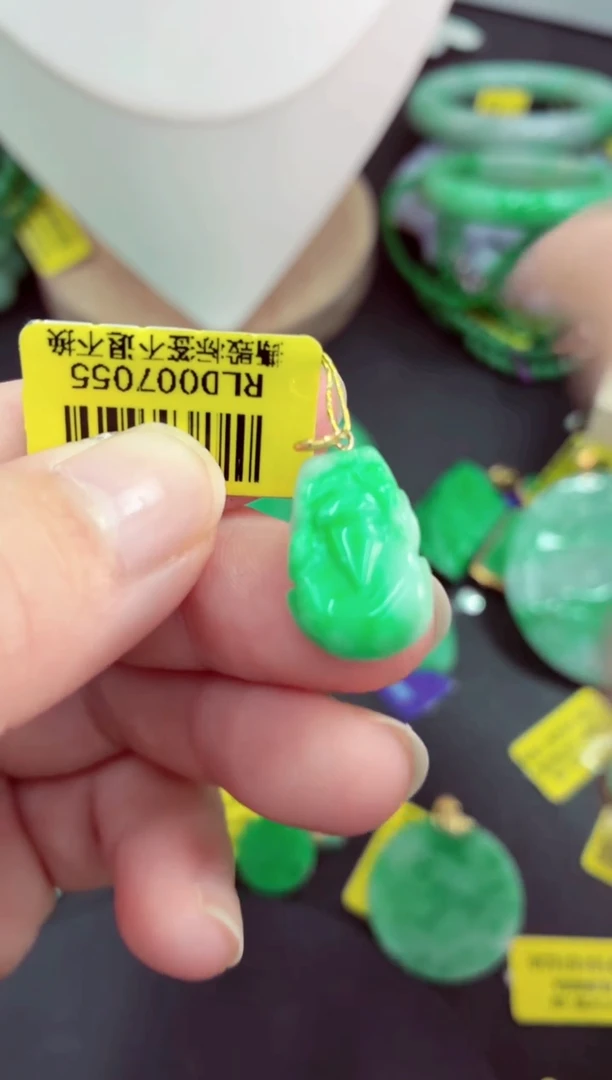 吊坠(不含链)18K金镶嵌翡翠挂件