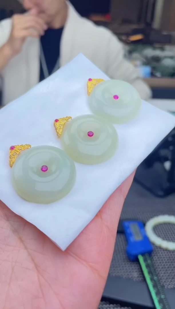 【闪购商品】定制和田玉18K金镶嵌天然和田玉多样性发其一