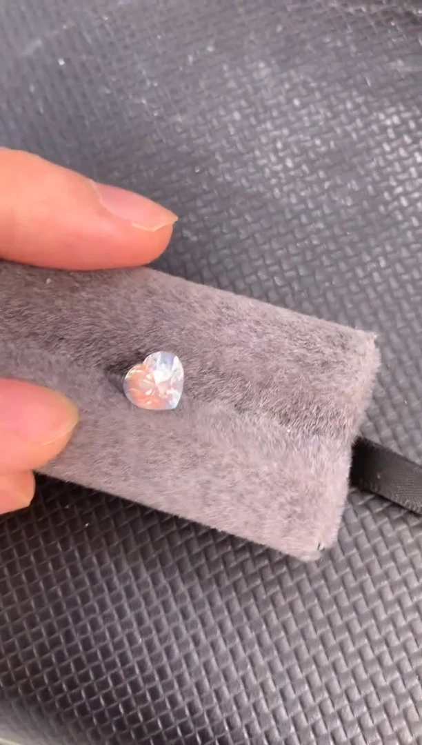 月光石裸石天然彩虹月光石2.7ct