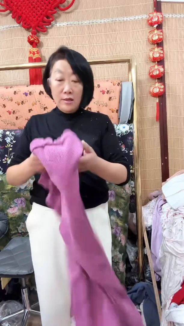 雪尼尔紫色中码裤一条