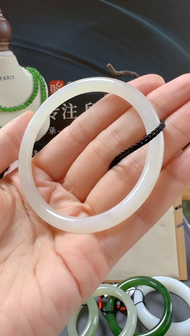 未镶嵌手镯和田玉圈口约56mm/支持复检/多样性发一cg