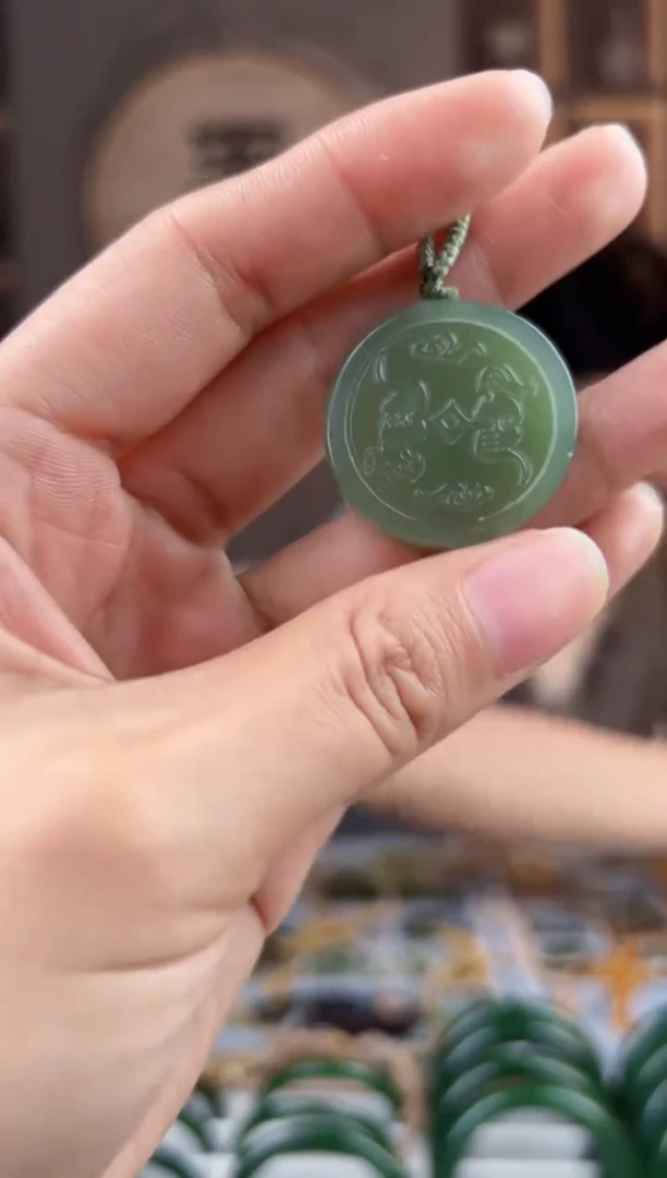 颈饰未镶嵌和田玉拍一发一，拍一发一