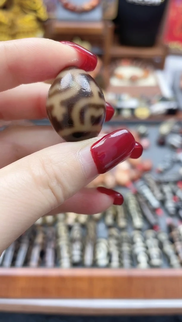 未镶嵌珠珠玛瑙/玉髓黑金达洛宝瓶